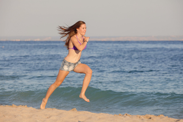 young woman running on beach - Foto, Imagen