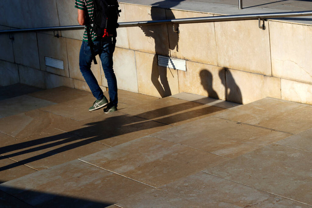 Evening shadows and silhouettes in the downtown of Bilbao - Fotografie, Obrázek