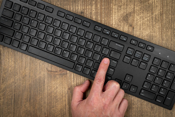 Pressing enter button on the computer keyboard - 写真・画像