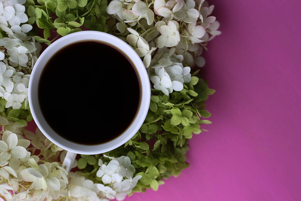 Cup of americano coffee with flowers - Fotoğraf, Görsel