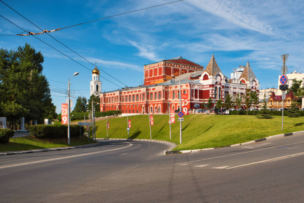 Akademisches Schauspieltheater Samara, benannt nach M. Gorki. - Foto, Bild