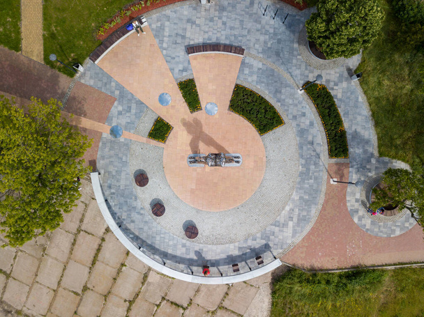Vista superior del dron aéreo. Plaza del parque - Foto, imagen