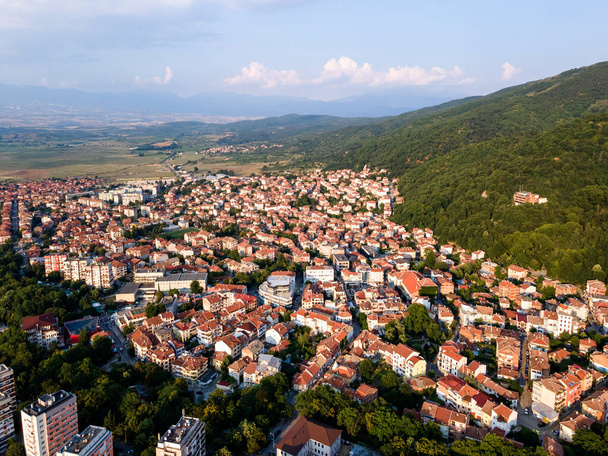Aerial sunset view of town of Petrich, Blagoevgrad region, Bulgaria - Foto, Imagen