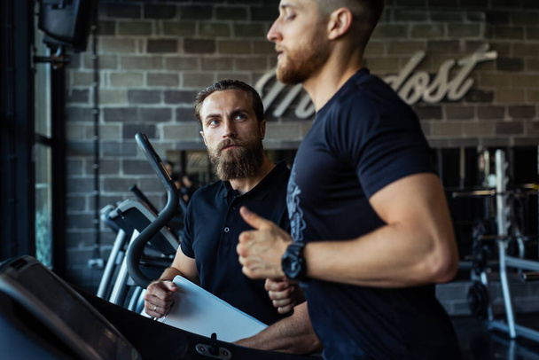 Personal training with a trainer on a treadmill. - Valokuva, kuva