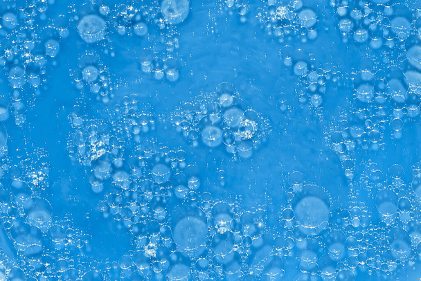 La consistenza dell'acqua è blu con bolle. - Foto, immagini