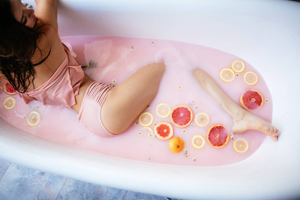 Woman relaxing in milky bath in spa resort. Wellness and Wellbeing concept - Fotografie, Obrázek