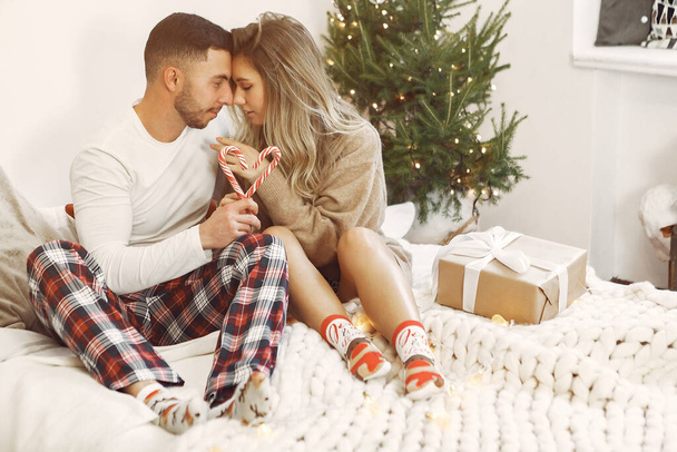 Couple spend time at home with christmas decorations - Фото, изображение