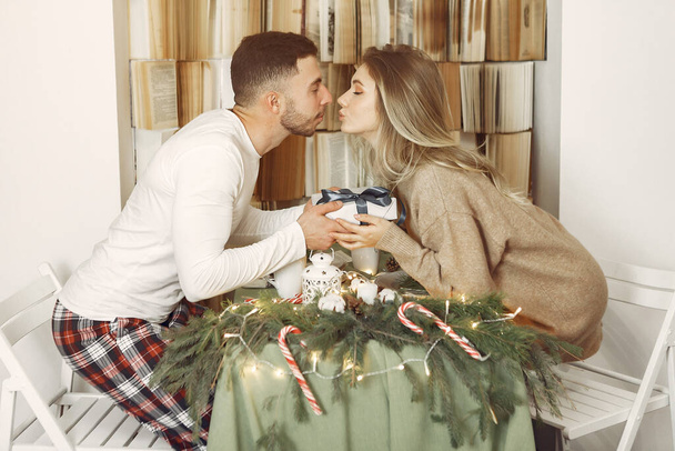 Couple spend time at home with christmas decorations - Fotografie, Obrázek