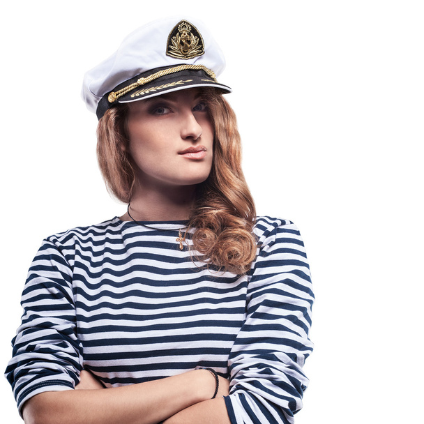 Młoda piękna kobieta urocza w morze szczyt cap i pozbawiony kamizelki. dziewczyna - kapitan w seksowny marynarz t-shirt. łapka. - Zdjęcie, obraz