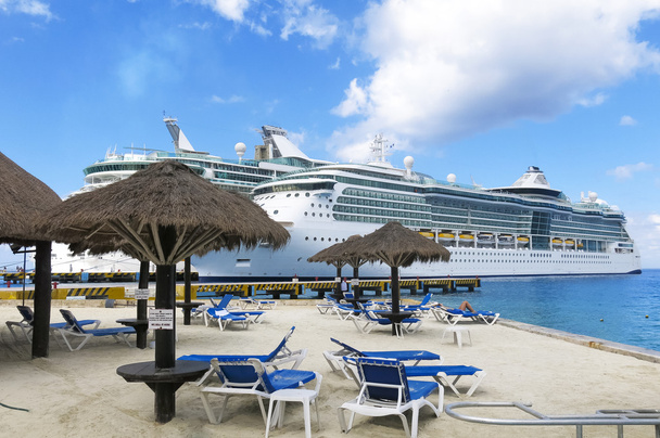 Ships and Beach - Photo, Image