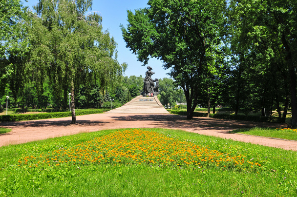 Monumento Babi Yar em Kiev
 - Foto, Imagem
