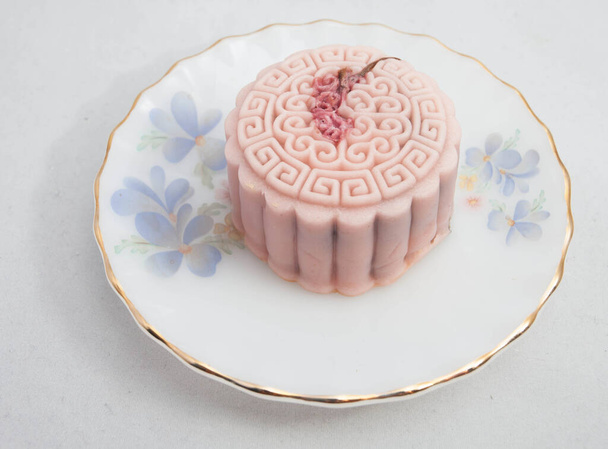 Vietnamin syksyn puolivälissä festivaali kakku. Mooncakes ovat perinteisiä leivonnaisia syödään Mid-Autumn Festival. Festivaalilla perhe kokoontuu jakamaan kuukakkuja ja katselemaan kuuta. - Valokuva, kuva