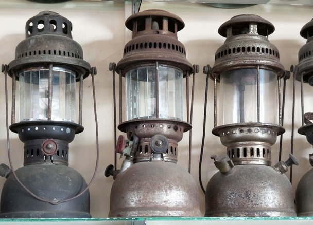lâmpada de óleo sujo vintage
 - Foto, Imagem
