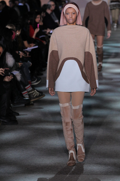 Model walks runway at Marc Jacobs - Foto, afbeelding