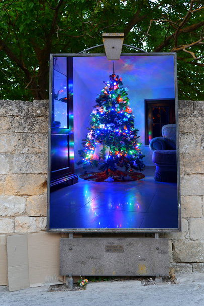 Notice board for poster posting.christmas tree with colored lights. - Zdjęcie, obraz