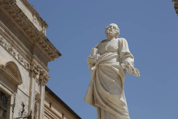 schöne stadt und antikes denkmal in sizilien, italien - Foto, Bild