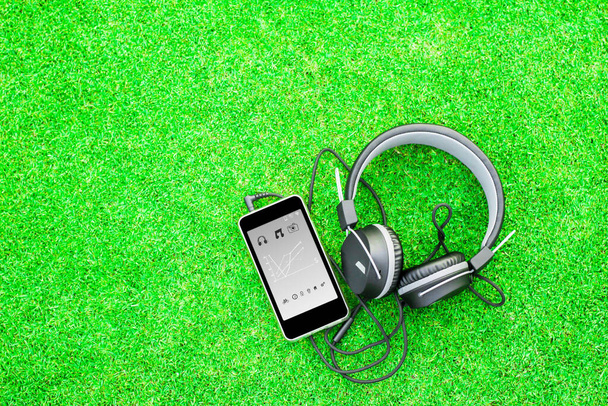 Ikony do telefonu i słuchawki na trawie zielony - Zdjęcie, obraz