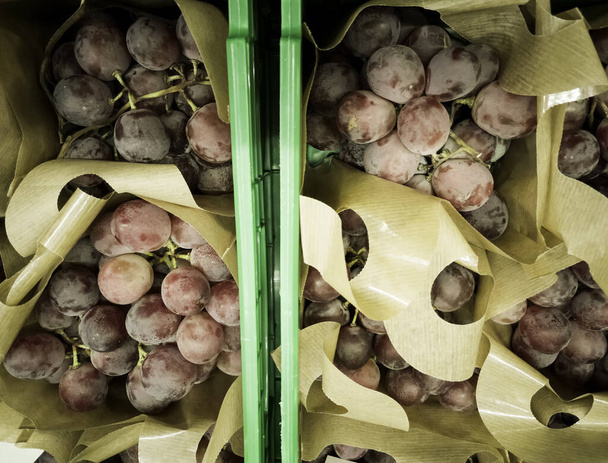 Black grapes in greengrocers, organic farming, sale and trade products - 写真・画像