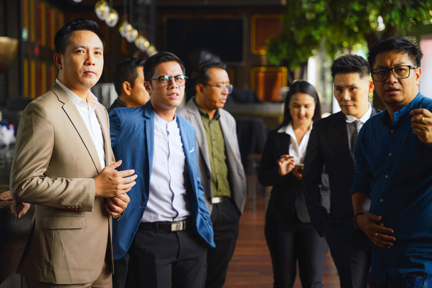 group of asian businessman in business suit standing together. - Foto, Imagen