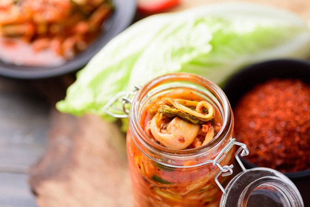 Kimchi kool in liter klempot, Koreaans eten - Foto, afbeelding