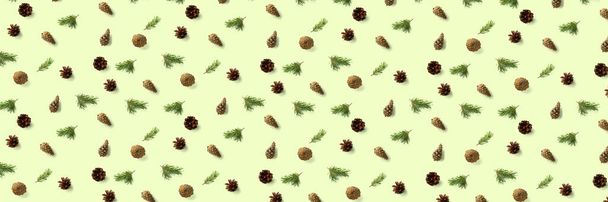 Creative Pine cone Christmas background on green. Pine branches and cones. minimal creative cone arrangement pattern. flat lay, top view. new year background wallpaper. Nature pinecone modern christmas Background - Фото, изображение
