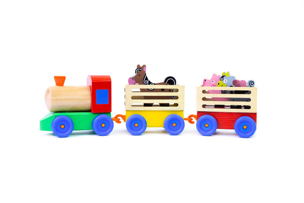 Brinquedo de trem de madeira colorido com animais de fazenda isolados em fundo branco - Foto, Imagem