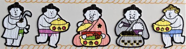 Pár japonských rikishi nebo sumo wrestlerů, kteří mají vydatné jídlo, zatímco jsou podávány stážisty - Fotografie, Obrázek