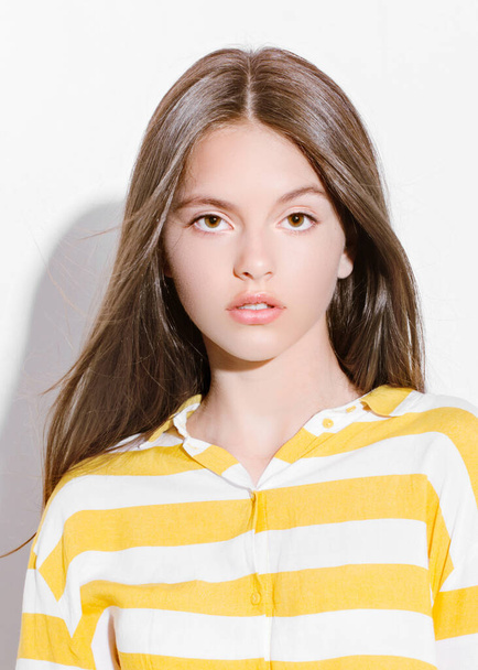 portrait of young model girl in studio - Foto, imagen