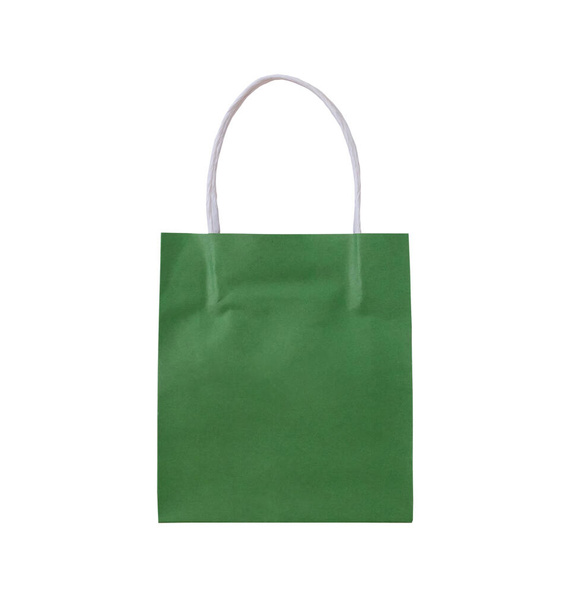 Kırpma yolu ile beyaz arkaplanda izole yeşil kağıt alışveriş torbası - Fotoğraf, Görsel