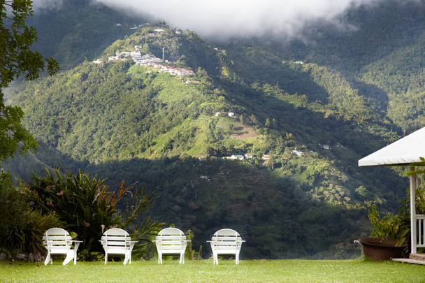 Vuori valkoiset tuolit
 - Valokuva, kuva