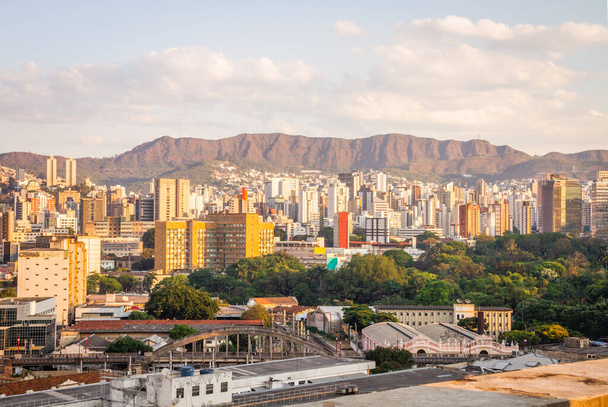 Belo Horizonte downtonw skyline al atardecer - Foto, imagen