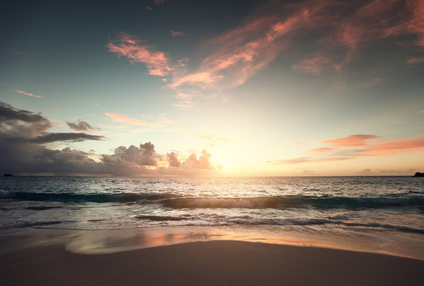 Sunset on Seychelles beach - Фото, изображение