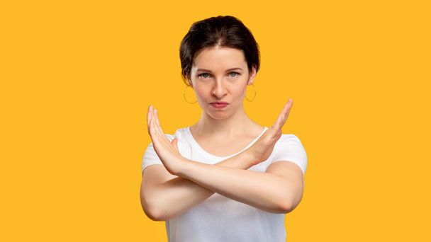stop signe geste interdit femme en colère mains - Photo, image