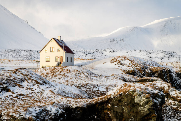 arnastapi kalastajakaupunki talvella, Islanti - Valokuva, kuva