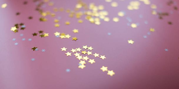 Stars and snowflakes on a pink background, from above.. - Фото, изображение