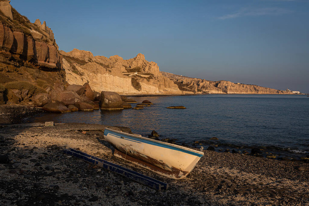 atardecer y amanecer con yates en la isla de Santorini Grecia - Foto, Imagen