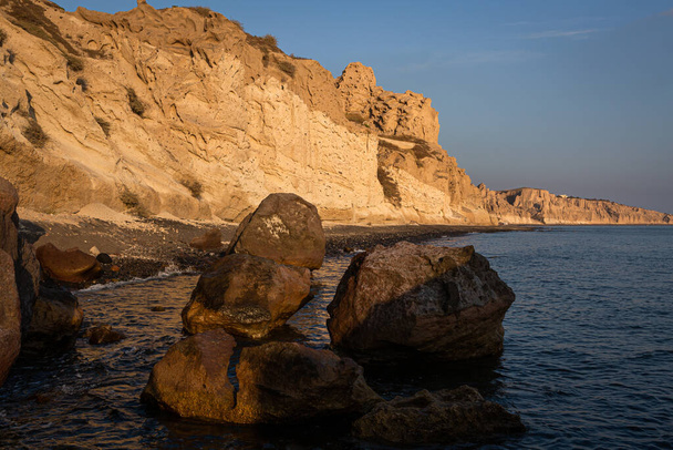 klify i skały wyspy Santorini - Zdjęcie, obraz