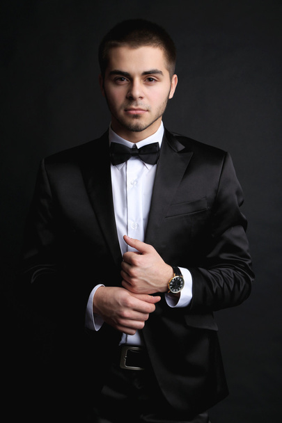 Handsome young man in suit on dark background - Φωτογραφία, εικόνα