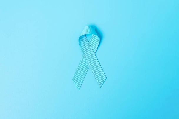 November Prostate Cancer Awareness month, light Blue Ribbon for support people living and disease. Opieka zdrowotna, Międzynarodowi mężczyźni, Ojciec, Światowy Dzień Raka i koncepcja Światowego Dnia Cukrzycy - Zdjęcie, obraz
