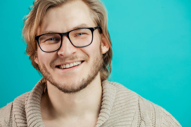 smiling good-looking fashion fit man in sweatshirt - Fotoğraf, Görsel