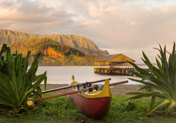 Гавайское каноэ от Hanalei Pier
 - Фото, изображение