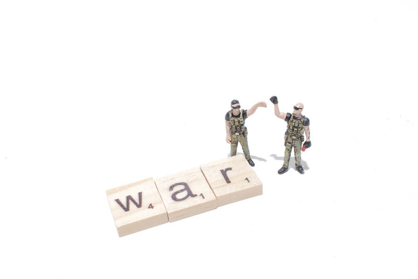postać żołnierza stoi z kostki wojennej  - Zdjęcie, obraz