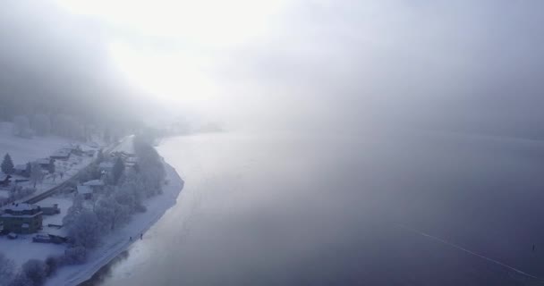 Vídeo aéreo realizado con dron en Suiza. Alpes durante el invierno. - Metraje, vídeo