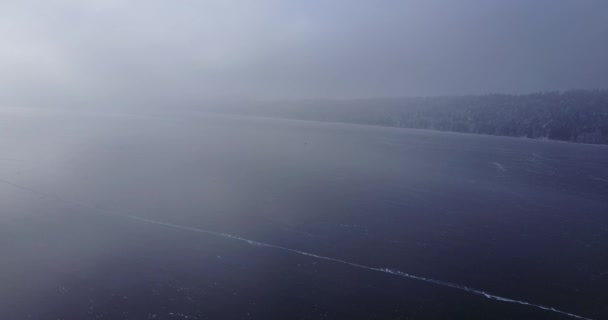 Vidéo aérienne réalisée avec un drone en Suisse. Alpes en hiver. - Séquence, vidéo