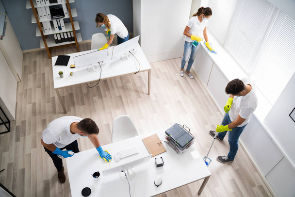 Professional Office Cleaning Services With Face Masks - Valokuva, kuva