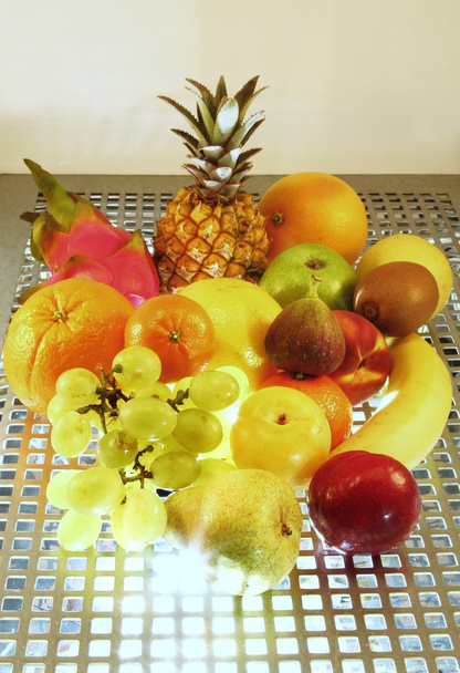 Frutta su metallo
 - Foto, immagini