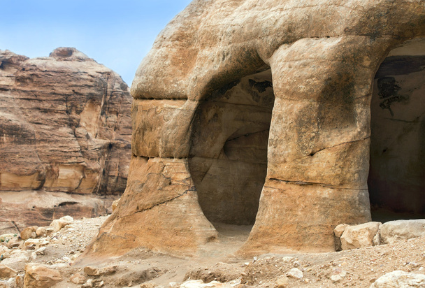 kolorowe skały do Petry w Jordanii - Zdjęcie, obraz