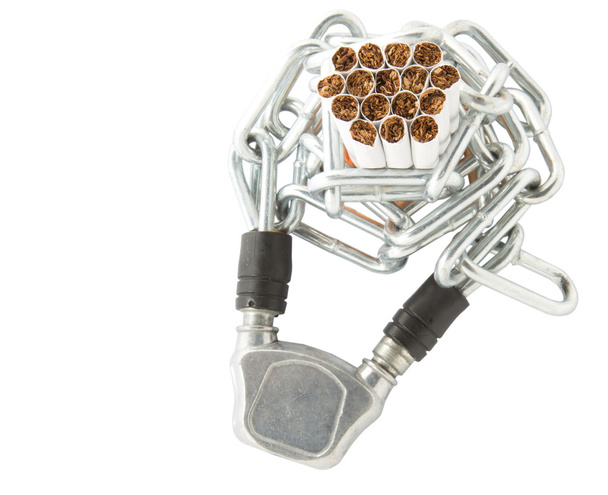 Cigarros e correntes
 - Foto, Imagem