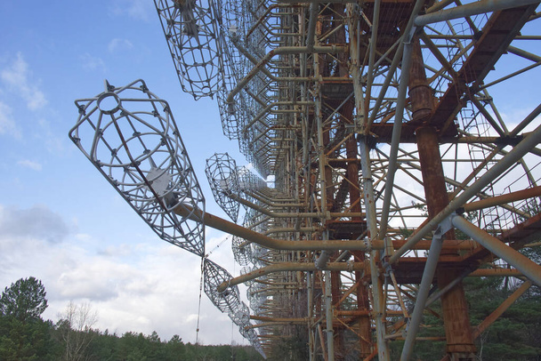 Duga ist eine sowjetische Überhorizont-Radarstation für ein Frühwarnsystem für ICBM-Starts. - Foto, Bild