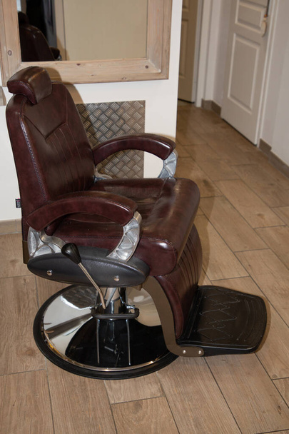Parturi tuoli huoneessa kampaaja parturi nojatuoli - Valokuva, kuva